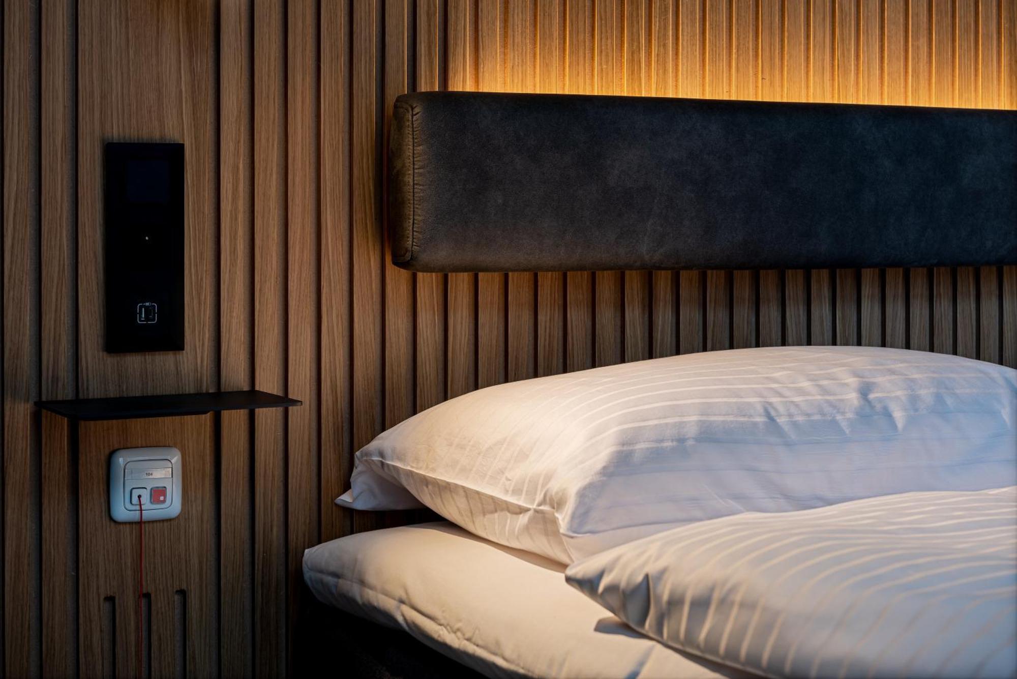 Zleep Hotel Praga Esterno foto